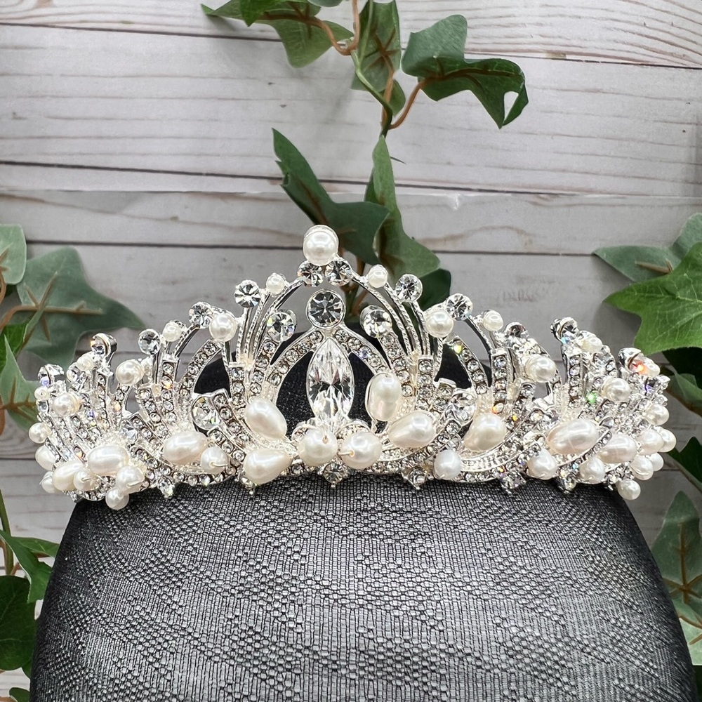High Quality Rhinestone Wedding Tiara, Brand New.